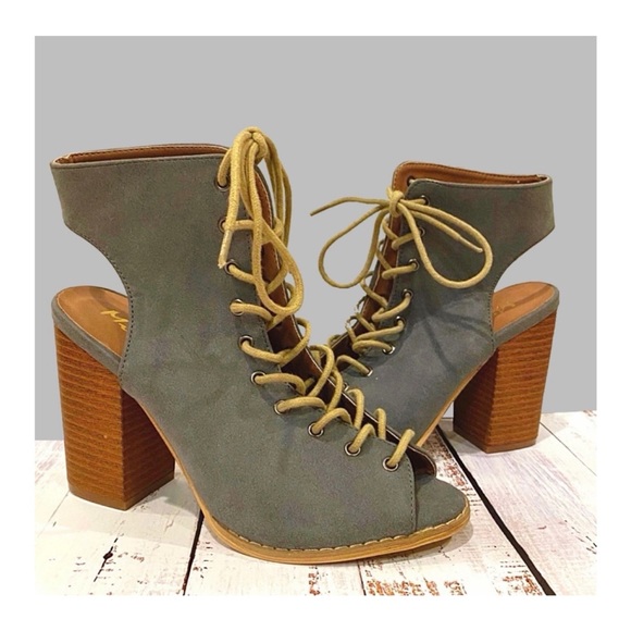 SOLD - Gray Lace Up Block Heels - Super Cute! - Picture 2 of 6